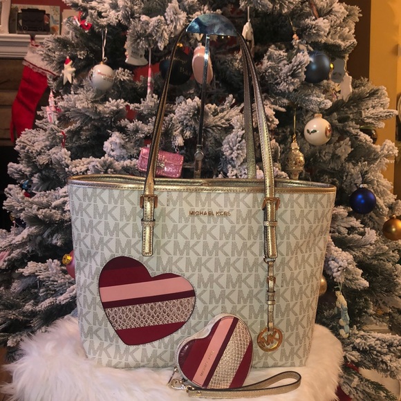 Michael Kors Handbags - 🛍 S a L e 🛍Michael Kors HEARTS 2pc Set